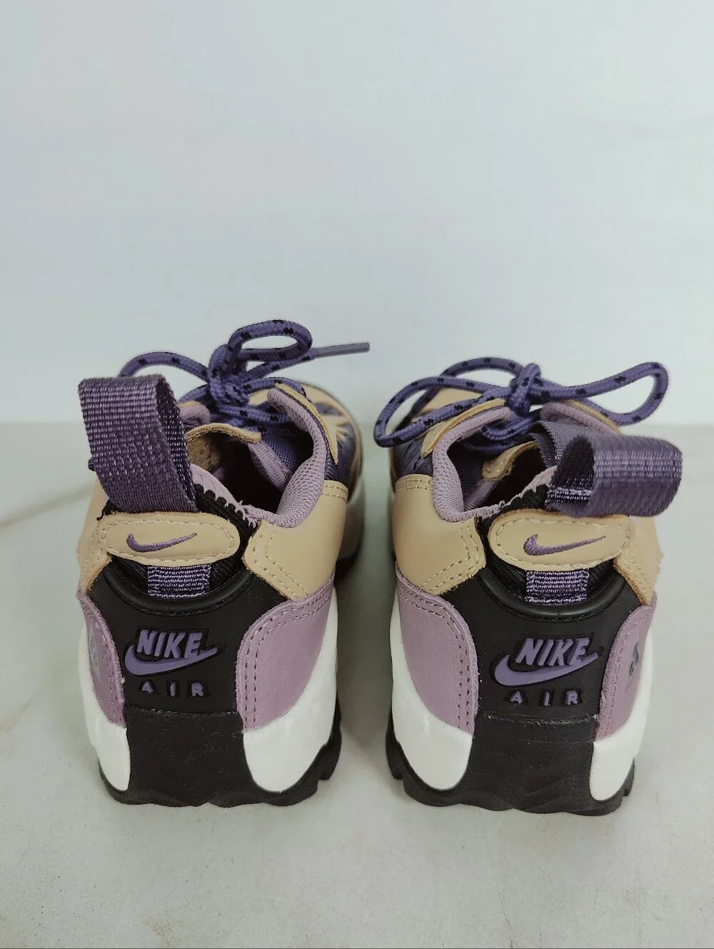 Nike Men's ACG Air Mada Hiking Sneakers, Hemp/Canyon Purple, Sz 4